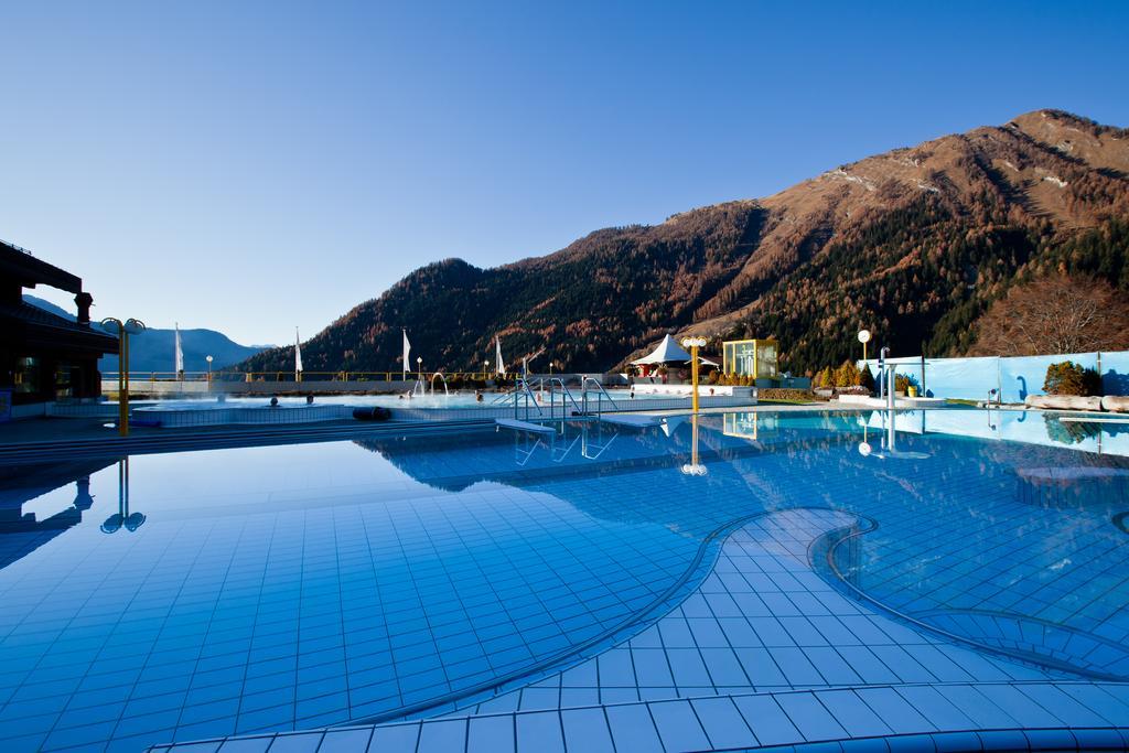 Hotel Les Bains D'Овроназ Екстериор снимка