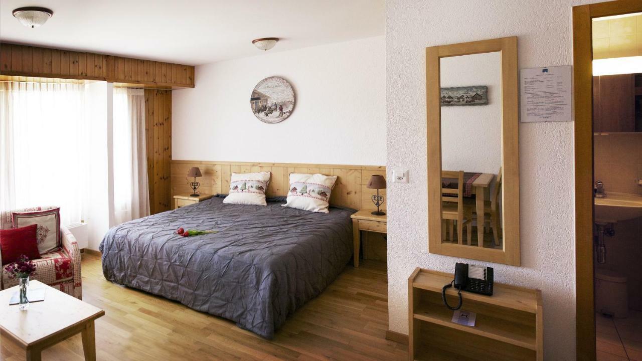 Hotel Les Bains D'Овроназ Екстериор снимка
